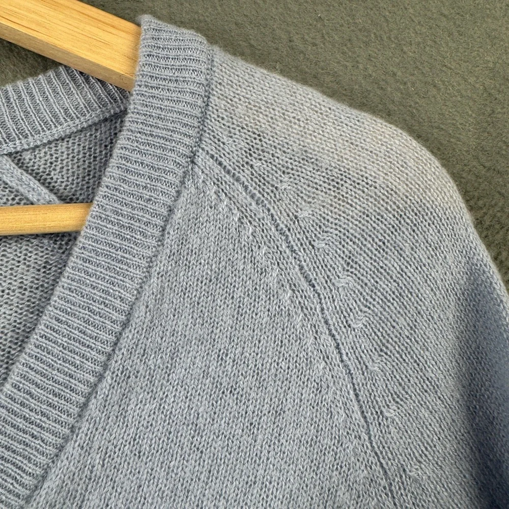 Evereve Cashmere Sweater Womens XS Light Blue V-Neck Long Sleeve Raglan Knit
